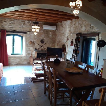 Villa Aloni Margarítai Eksteriør billede